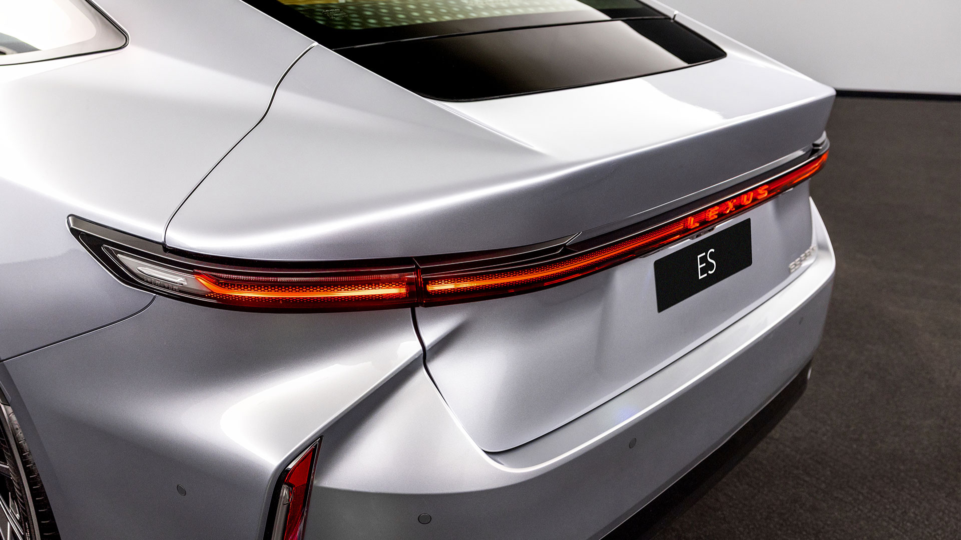 The all-new Lexus ES rear view