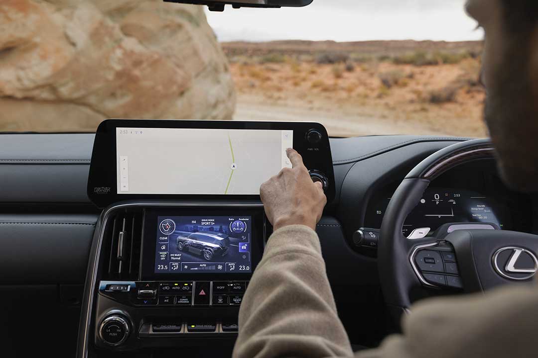 LX 700h Hybrid Lexus SUV multimedia display